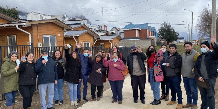Familias de Coyhaique recibieron 18 viviendas del primer proyecto de Pequeños Condominios ejecutado en la región de Aysén