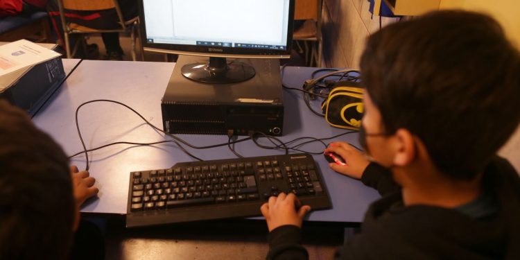 77 escuelas de la región están siendo intervenidas para dotarlas de internet de alta velocidad.