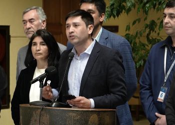Diputados presentan proyecto de resolución pidiendo mantener a funcionarios de salud contratados por emergencia covid