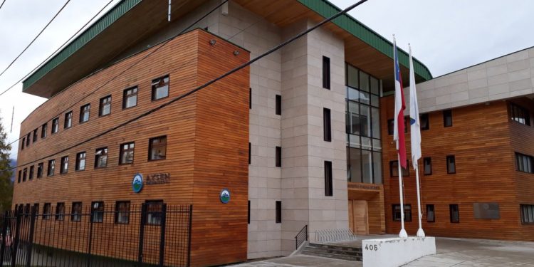 Gobernadora de Aysén y Consejeros regionales asisten a reuniones ministeriales para abordar mejoras en la región