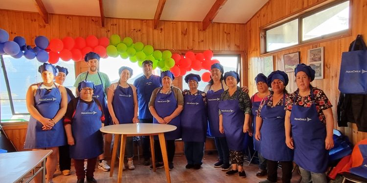 AquaChile realiza curso de capacitación a vecinas y emprendedoras de Puerto Aguirre