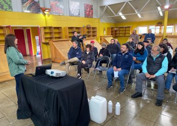 INDAP entrega biofertilizantes a pequeños agricultores de Coyhaique.