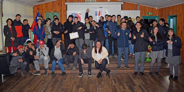 Liceo Bicentenario de la Patagonia Agrícola e Industrial se certifica en Prevención de Violencia contra las Mujeres