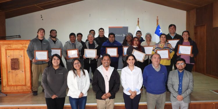 AquaChile realiza curso de electricidad básica domiciliaria a vecinos de la comuna de Guaitecas