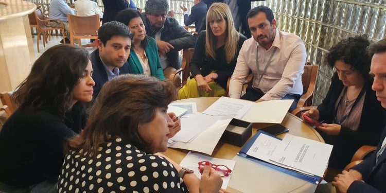Alcalde de Coyhaique se reúne con Ministro de Hacienda para exponer la realidad de la educación pública regional y comunal