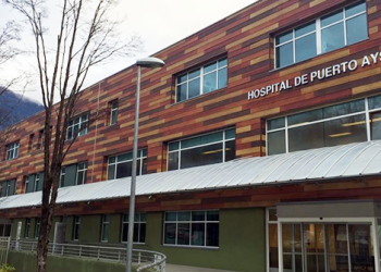 Hospital de Puerto Aysén y Clínica Alemana de Santiago concretan alianza para reducir listas de espera