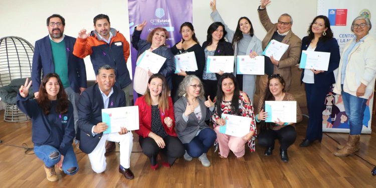 Agentes preventivos y monitoras/es juveniles recibieron certificación de SernamEG y Municipalidad de Aysén