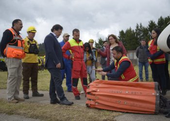 Helicóptero de CONAF se suma a recursos para combate de incendios forestales en Aysén