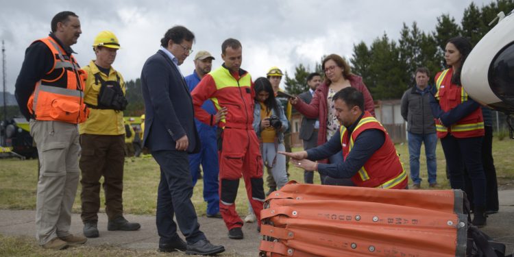 Helicóptero de CONAF se suma a recursos para combate de incendios forestales en Aysén