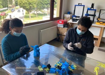 Jóvenes de Coyhaique y Chile Chico participan en talleres de arte y diseño desarrollados con tecnología 3D