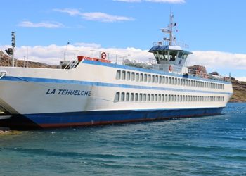 Barcaza La Tehuelche realiza pruebas de navegación en Lago General Carrera