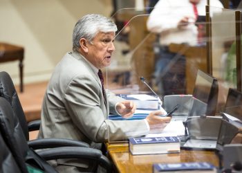 Sandoval presentó proyecto de ley para agilizar procesos judiciales vinculados a adultos mayores