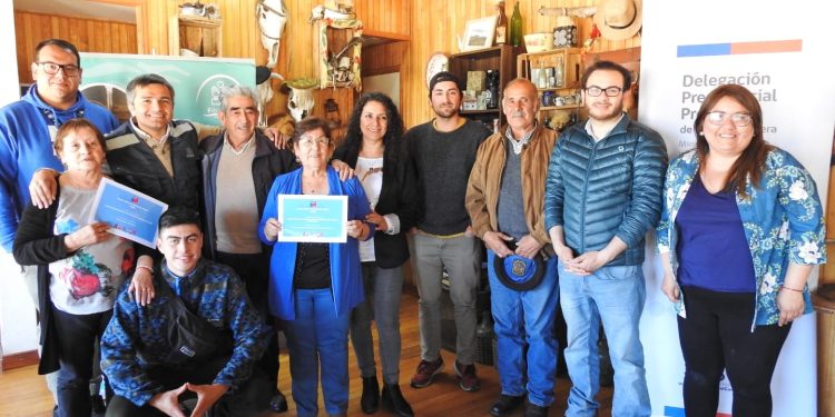 Delegación Presidencial Provincial de General Carrera realiza ceremonia de cierre para el fondo Nacional del Adulto Mayor de Senama en Puerto Ibáñez