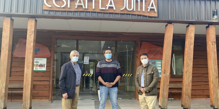 Senador Sandoval se reunió con vecinos de La Junta en reciente visita a la zona norte de la región