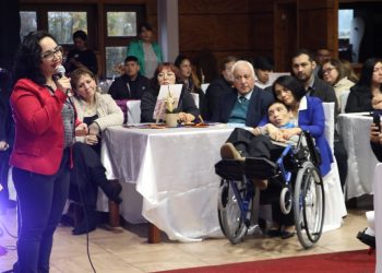 Gobernadora Regional anuncia nuevo bus para la Escuela Diferencial Despertar de Puerto Aysén