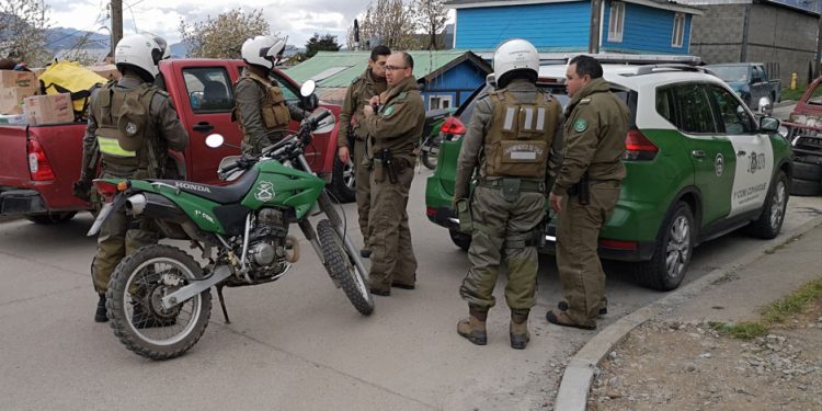 Carabineros saca de circulación a tres sujetos con órdenes judiciales pendiente: dos de ellos suman 27 detenciones
