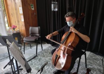 Destacado violonchelista internacional vuelve este 2023 para sorprender a ayseninos/as en “La Ruta de Bach”