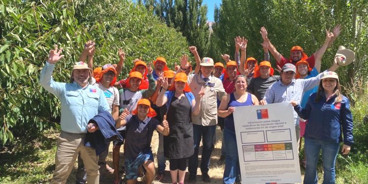 Instituto de Seguridad Laboral y Seremi Trabajo Aysén llegaron a Chile Chico para difundir campaña «Ultra Sol Ultra Protección» a trabajadores y empleados agrícolas