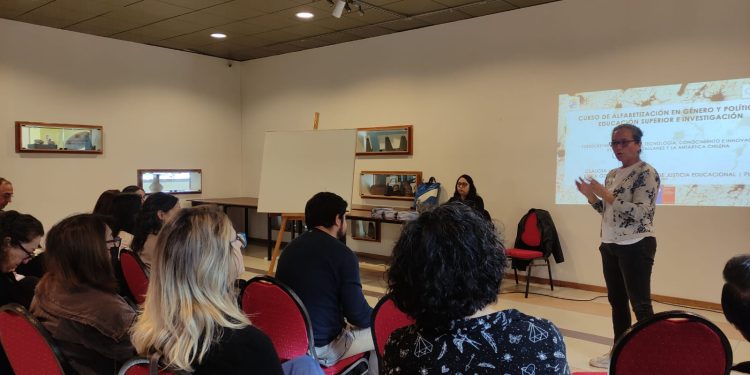 Instituciones relacionadas a las ciencias participaron en curso de alfabetización en género