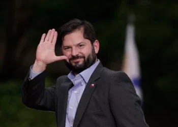 Presidente Boric arribó a la Región minutos antes de la medianoche.