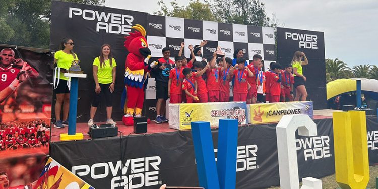 Sub11 del club 21 de Mayo de Coyhaique son campeones en torneo internacional de fútbol infantil