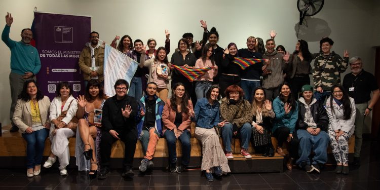 Histórica mesa de trabajo de diversidades sexo genéricas en Coyhaique
