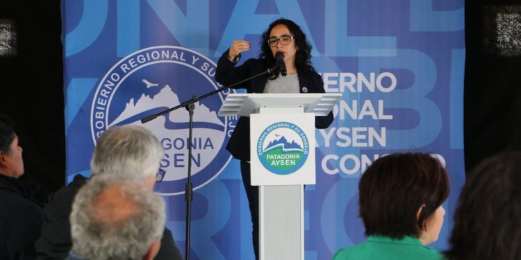Gobernadora de Aysén repudia indicación de diputados de Los Lagos por Ley de Pesca: “Vamos a hacer una defensa irrestricta y vamos a proteger nuestros recursos”
