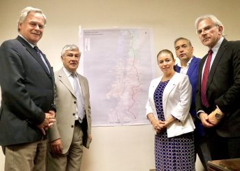 Senadores de Aysén y Los Lagos llaman al Gobierno a poner énfasis en conectividad austral y unir el país