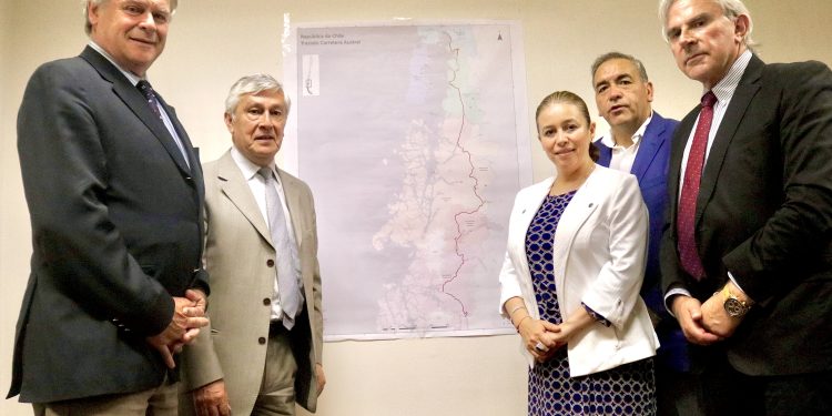 Senadores de Aysén y Los Lagos llaman al Gobierno a poner énfasis en conectividad austral y unir el país