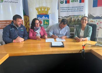 Municipalidad de Coyhaique e INIA Tamel Aike firman convenio para la primera versión de «Expo Ganadera Ovina 2023»