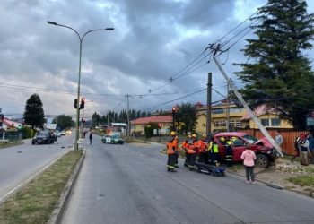 91 choques automovilísticos a postes dejaron a 68 mil clientes sin suministro eléctrico durante el 2022 en la región de Aysén