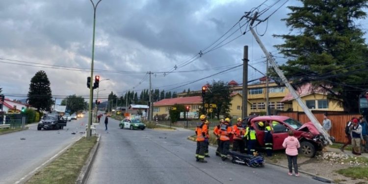 91 choques automovilísticos a postes dejaron a 68 mil clientes sin suministro eléctrico durante el 2022 en la región de Aysén