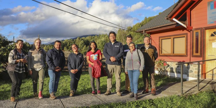 Seremi de Agricultura llega a La Junta para reunirse con productoras/es dando a conocer programas y su implementación