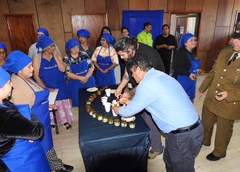AquaChile realiza curso de técnicas de elaboración de conservas a vecinos de Melinka