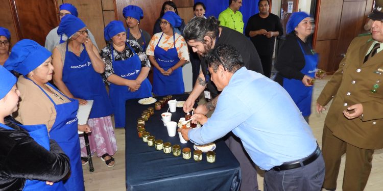 AquaChile realiza curso de técnicas de elaboración de conservas a vecinos de Melinka