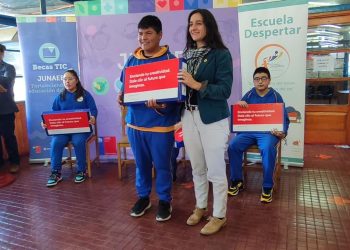 Directora Nacional de JUNAEB visita escuelas de Puerto Aysén