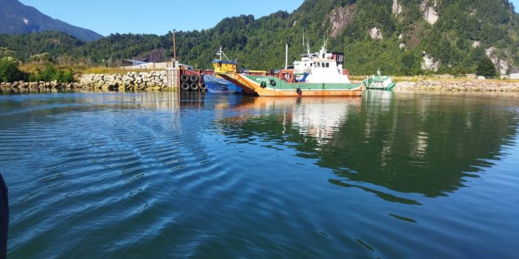 Barcaza de transporte de residuos domiciliarios para Islas Huichas reanudará operaciones después de dos años