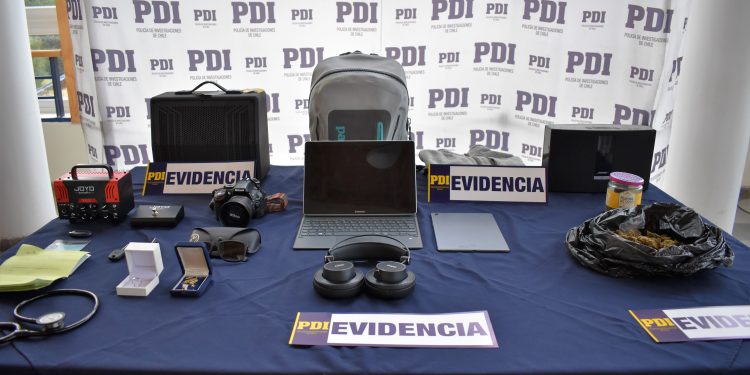Trabajo conjunto de PDI y Fiscalía logra detener a dos personas involucradas en robo a domicilio en el centro de Coyhaique