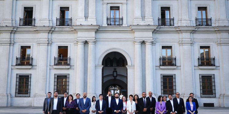 DPR Aysén Rodrigo Araya acude a convocatoria de La Moneda realizada a delegaciones presidenciales para abordar temas de seguridad pública y proceso de descentralización
