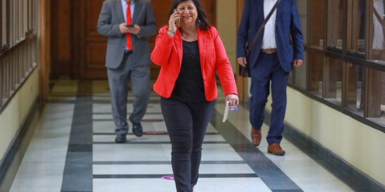 Diputada Raphael valora despacho a ley de proyecto que permite realizarse mamografías sin orden médica