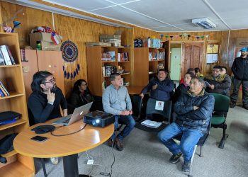 Alcalde de Aysén visita Islas Huichas junto a equipo municipal