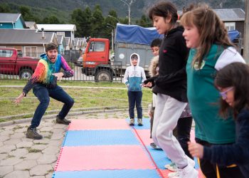 Coyhaique: Patios Culturales cierra el verano con actividades lúdicas junto a la comunidad de población El Bosque