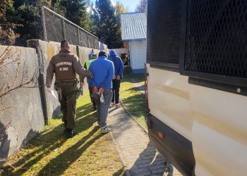 Coyhaique: Carabineros detuvo nuevamente a sujetos por porte de arma blanca a bordo de vehículo con patentes falsificadas