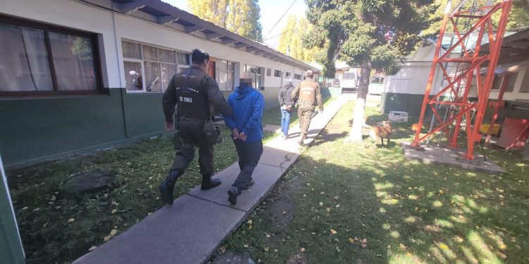 Carabineros de Coyhaique detienen a dos menores por robo a joyería Zafiro recuperando especies sustraídas