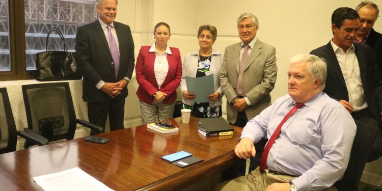 Senador Sandoval y conectividad austral: “No hay peor cadena que no tener un camino para unirnos al resto de Chile”