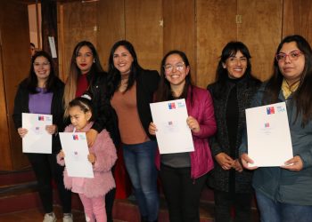MINVU entregó subsidios para la adquisición o construcción de casa propia a 45 familias coyhaiquinas