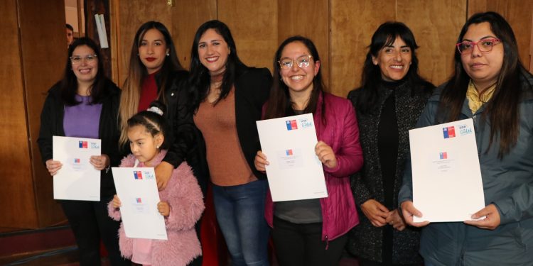 MINVU entregó subsidios para la adquisición o construcción de casa propia a 45 familias coyhaiquinas
