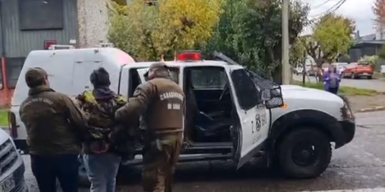 Coyhaique: OS-7 de Carabineros y Fiscalía detuvieron a sujeto que ofrecía venta de drogas a estudiantes por redes sociales