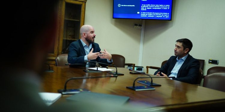 Bono Leña: Calisto le pide a ministro Jackson aumento de los montos y cobertura del beneficio para la región de Aysén
