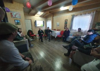 Calisto se reúne con vecinos del Puente la Cruz que se mantienen aislados por los trabajos en el sector